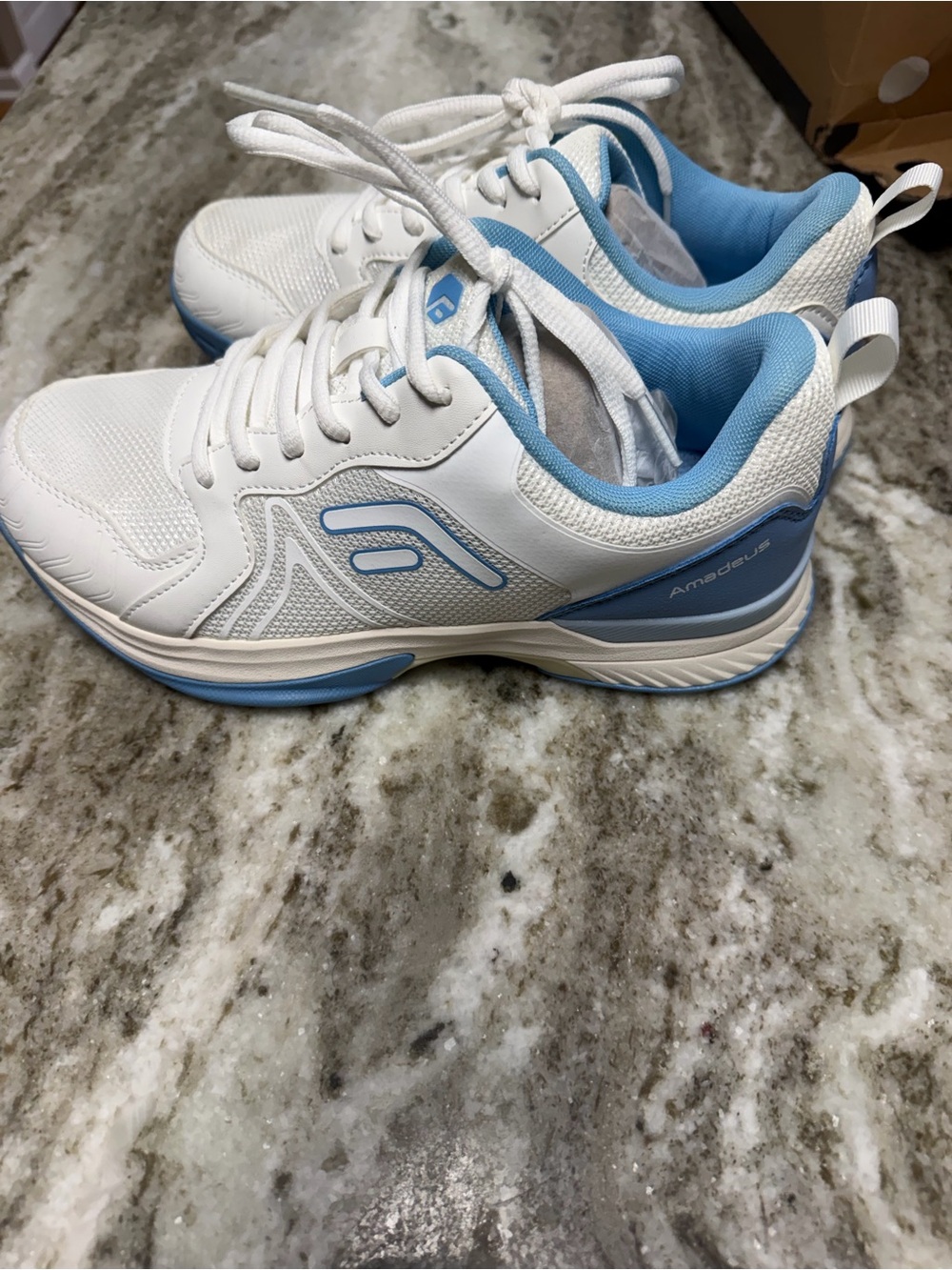 Women’s pickleball court shoes in White and Light Blue - 8.5